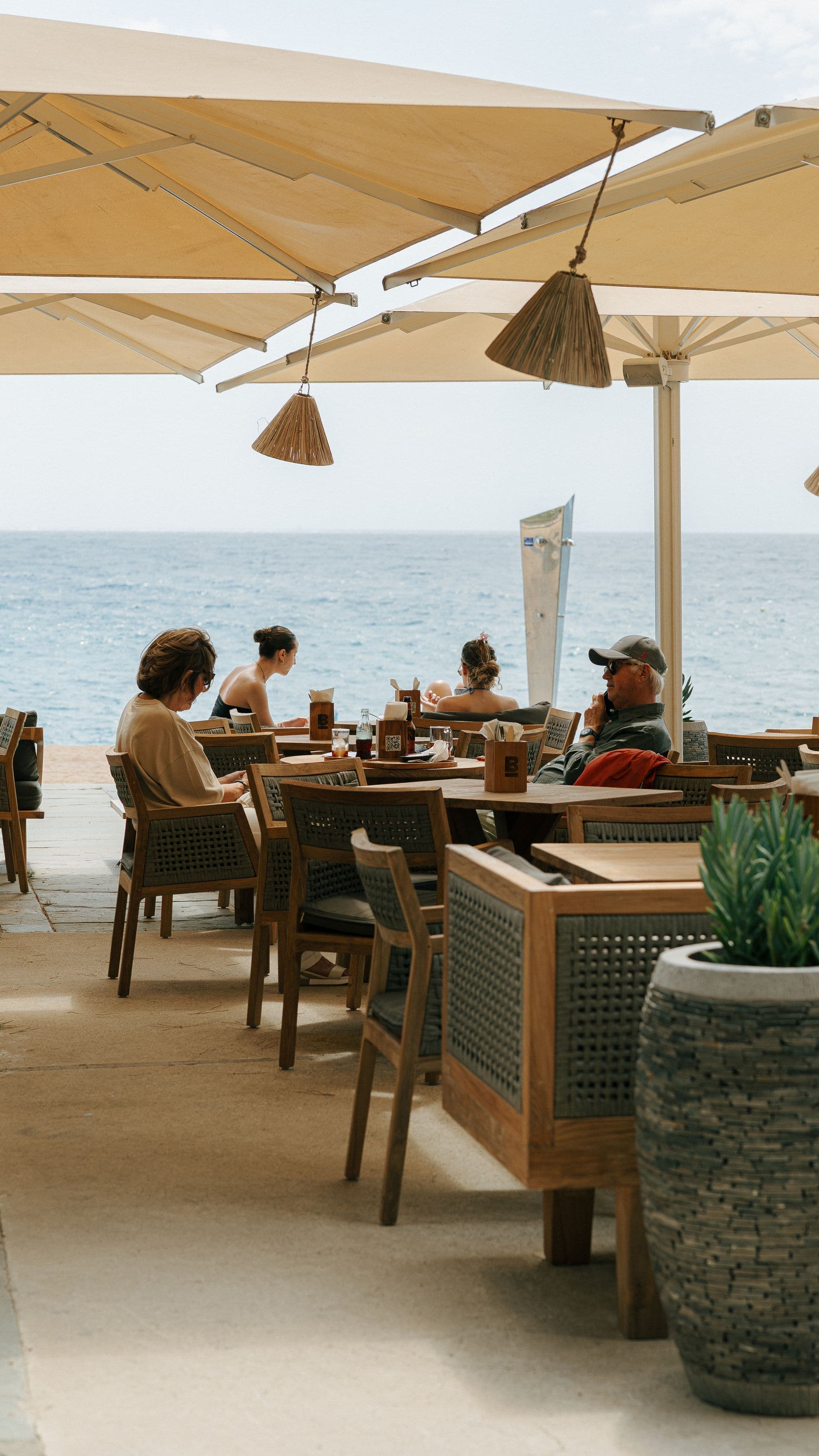 La terrassa de Blokes davant del mar